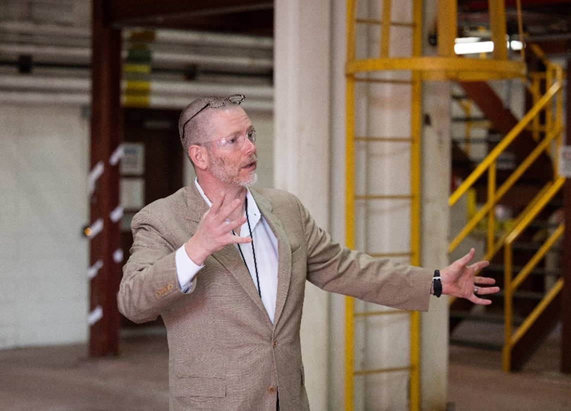 Dave Luebke leads a discussion during a tour of the NETL Direct Air Capture Center.