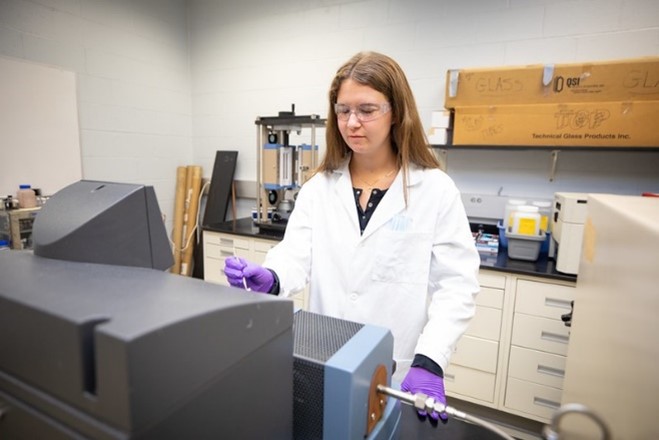 University of Virginia student Olivia Wilkinson, who worked with NETL’s Ping Wang, PhD.
