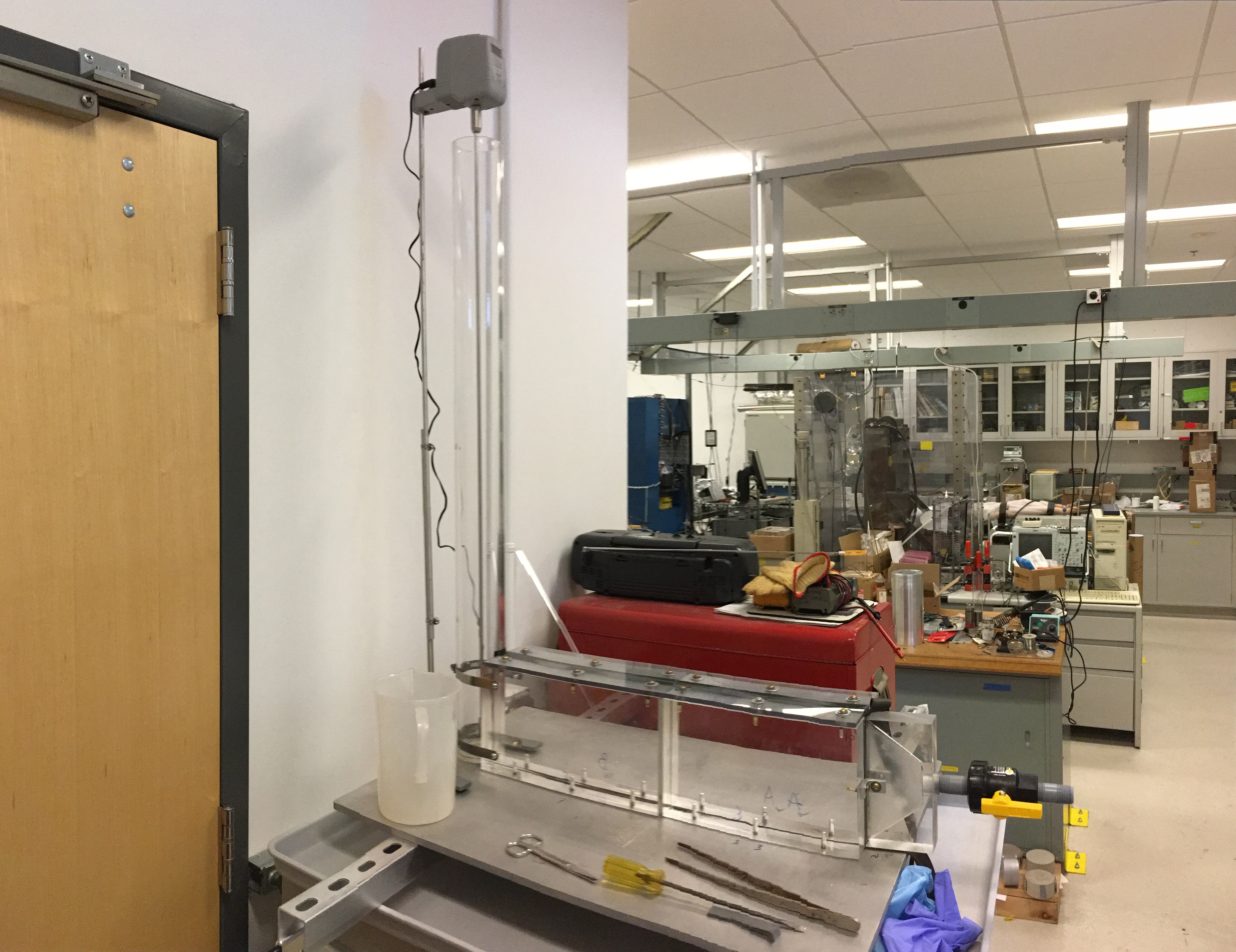 Figure 13: Schematic and photo of the current proppant visualization system