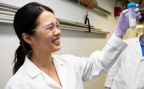 ORISE intern Mengyu (Kelly) Guan analyzes Central Appalachian clay for rare earth elements.  