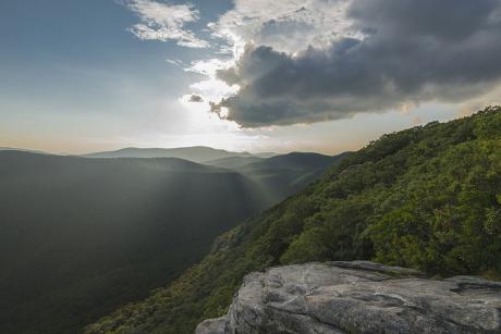 A forward-looking NETL study is determining how to best initiate and grow a hydrogen economy in the Appalachian region by identifying pathways using existing and future infrastructure scenarios. 