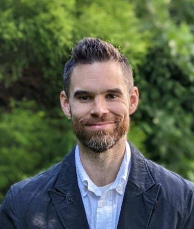 An outdoor headshot of Chris Bond.