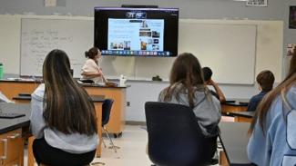 Ale Hakala speaking to a class of Charlotte Latin Seniors